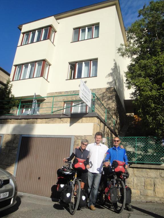 Pension Karnet Прага Екстериор снимка